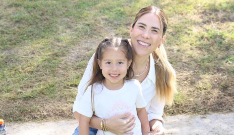  Ashley Buendía y Antonella Buendía.