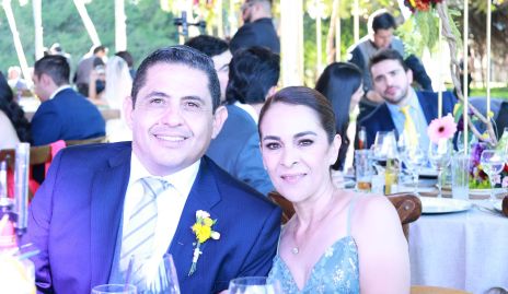  Federico Castillo e Isabel Acosta, papás de la novia.