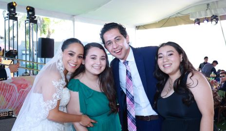  Isabel Castillo con sus amigos.