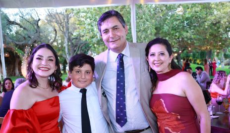  Fernanda, Alejandro y Alejandro Espinosa y Vero Guerra.