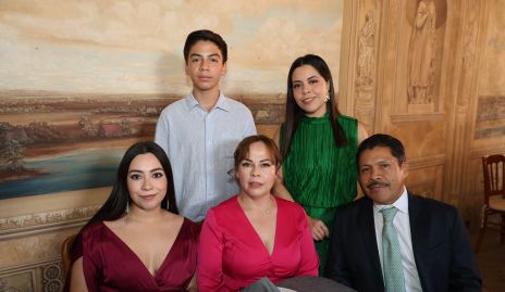  Daniel, Fátima, Emiliana, Briseida y Mateo.