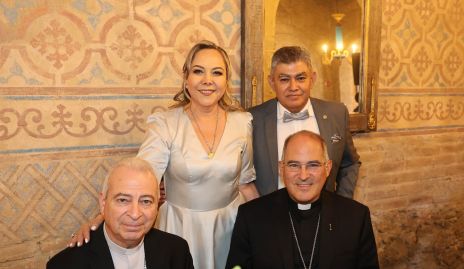  Sara Rocha, David Hernández, Arzobispo Jorge Alberto Cavazos y Monseñor Héctor Pérez.