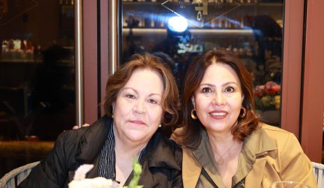  Laura Torres y Lupita López.