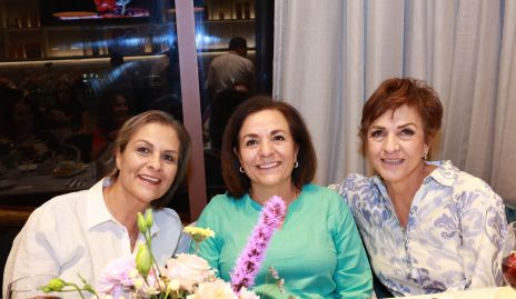  Maru González, Lourdes González y Claudia González.