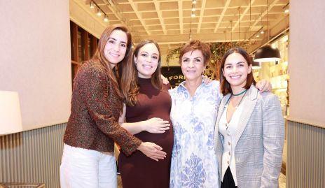  Daniela Boesterly, Fernanda Torres, Claudia González y Claudia Dibildox.