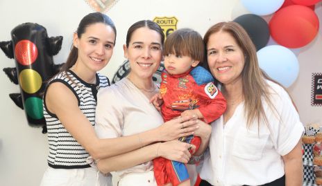  Paola Cano, Michell Cano, Álvaro Gómez y Cristina de Cano.