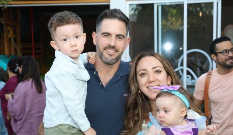  Ricardo Narváez, Ricardo Narváez, Gabriela Puga y Antonella Narváez.
