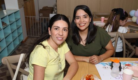  Cristina Lorca y Mayra Moreno.