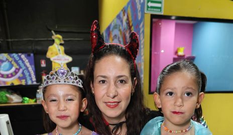  Julia Gámez, Fabiola Ponce y Paula Gámez.