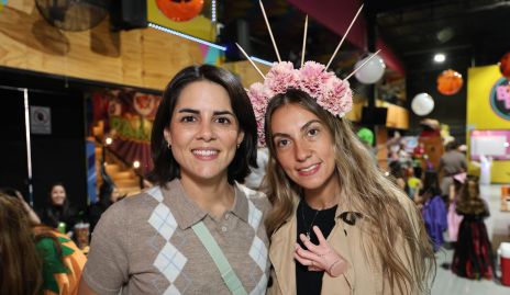  Paola Hernández y Ana Gaby Astorga.