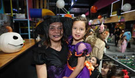  Julieta González y Roberta Nava.