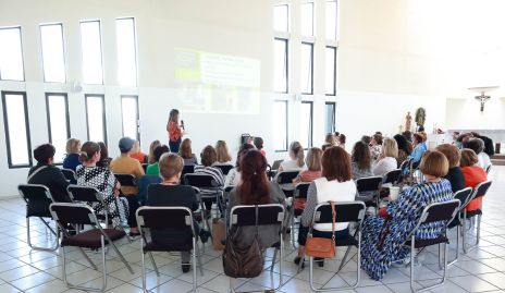  Asociación Potosina de Clubes de Jardinería.