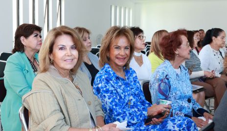  Lourdes Bustos y Gloria Estrada.