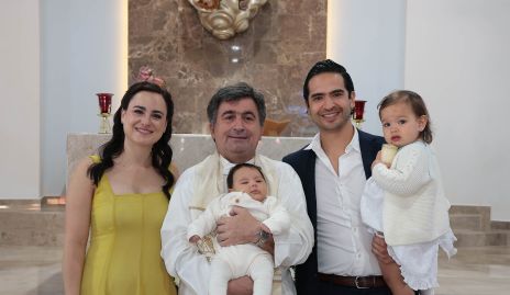  Susana Schekaiban, Pbro. Estéfano, Héctor Hernández, Santiago y Emilia Hernández.