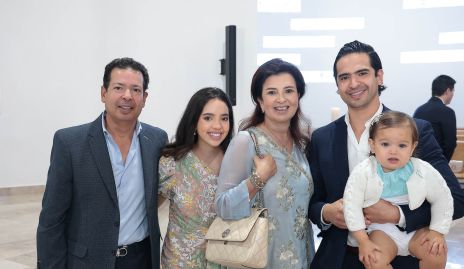  Héctor Hernández, Jimena Hernández, Rosy Vázquez, Héctor y Emilia Hernández.
