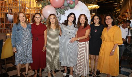  Marijó con su mamá y sus tías.