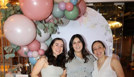 Las primas Nuria Ledezma, Marijó Raymond y Fernanda Torres.