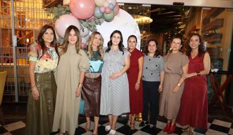  Marijó Raymond con sus tías Las Orquídeas, Claudia de los Santos, Claudia Toledo, Vero Payán, Claudia Ávila, Marlú Mendizábal y Bety Lú Sánchez.