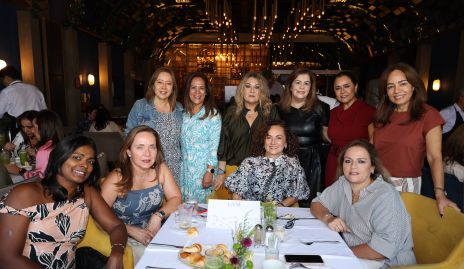  Menaka Kalupahana, Rocío Valle, Gloria Acosta, Luzma, Teté González, Carla Serna, Begoña Cuanda, Laura Acosta, Sole Piñero y Ana Luisa Acosta.