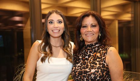  Sofía Hernández con su suegra Anyul Kury.