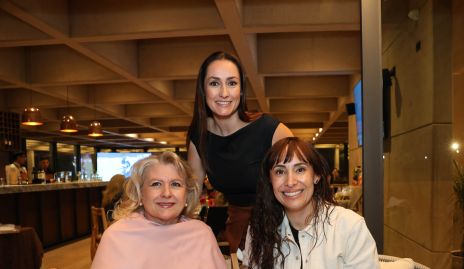  Adriana Dibildox, Isabel Obregón y Manola López.