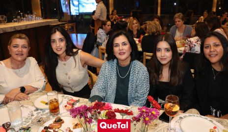  Georgina Rivera, Eli Kury, Sharis Kury, Melina Kury y Gloria Purata.