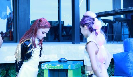  Marina Zermeño e Isa Garza capitanas de equipo.