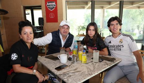  Shyndia Gutiérrez, Rafael Aguilar, Valentina y Misael Aguilar.