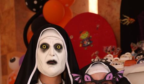  Mari Chuy Contreras y Bárbara Rivera.