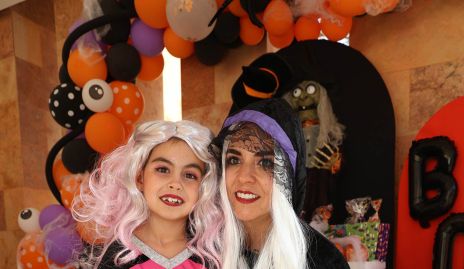  Macarena Almazán y Fernanda Castillo.