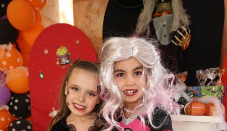  Daniela Labastida y Macarena Almazán.