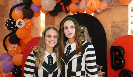  Paloma Espinosa y Daniela de la Fuente.