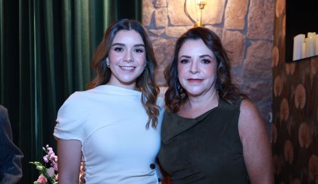  Paulina Estrada con su mamá Marisol Dieguez.