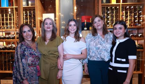  Ilenia, Gaby, Paulina, Mari Tere y Regina Estrada.