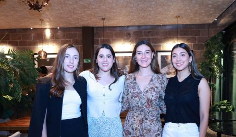  Celina Gallegos, Andrea Martínez, Marcela Flores y Daniela Falcón.