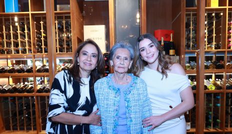  Edith Estrada, Edith Leiva y Paulina Estrada.