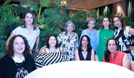  Erika Von Der Meden, Ruth Leiva, Edith Leiva, Cristina Ruiz, Edith Salinas, Alejandra de la Maza, Isabel Salinas, Gabriela Salinas y Guadalupe Salinas.