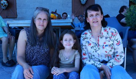  Toña, Ángela y Cristina Muñoz.