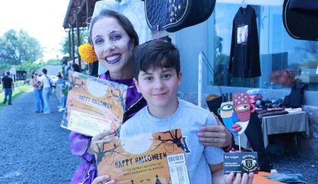  Montserrat Morán y Alfredo Haro, 3er lugar del concurso de disfraces.