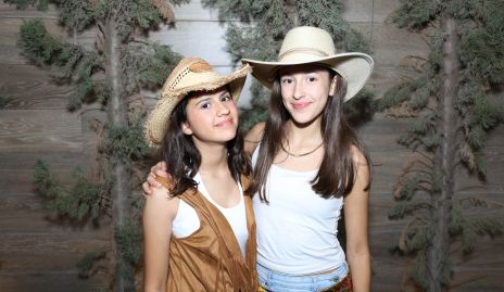  Renata Zúñiga y Montse Montaño.