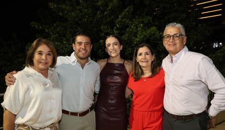 Patricia Martínez, Mauricio Martínez, María José Zacarías, Marcela Valle y Ramón Zacarías.