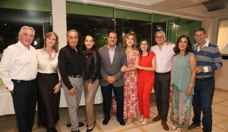  Gabriel Sanders y Maru Bárcena, Gerardo Chevaile y Silvia Medrano, Alberto Kasis y Cristina Galán, Marcela Valle y Ramón Zacarías, Gabriela Chevaile y Luis Navarro.
