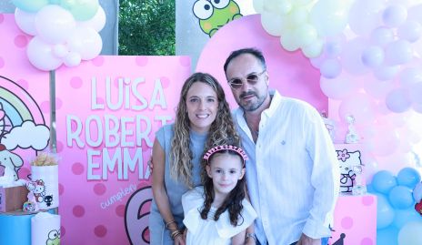  Priscila González y Eduardo Ramos con su hija Emma.