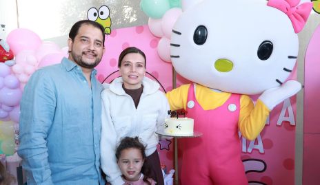  Arturo Nava, Julieta González y Roberta Nava.