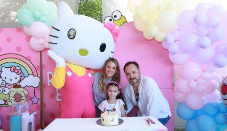  Priscila González y Eduardo Ramos con su hija Emma Ramos.