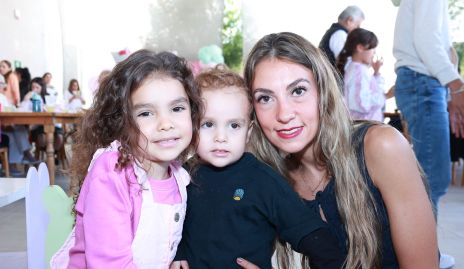  Carlota, Damián y Ana Gaby Cabral.