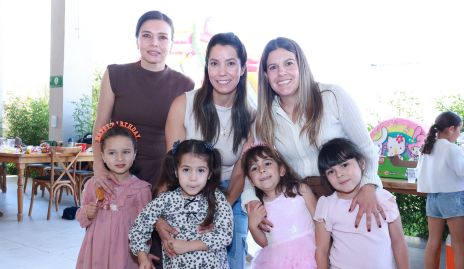  Julieta, Ana Gaby, María José, Roberta, Vale y Luisa.