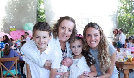  Tomás Ramos, Rossana Benavente, Emma Ramos y Priscila González.