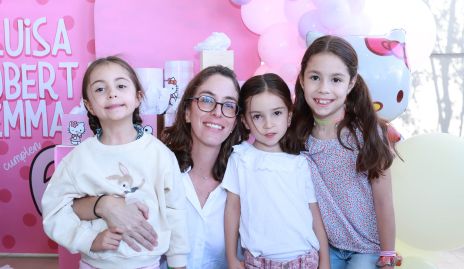  Patsy Dávila con Olivia, Paz y Elena Rodríguez.