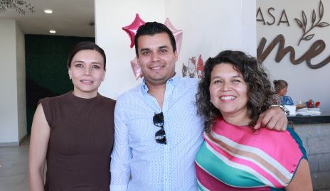  Julieta González, Arturo Nava, Sofía González.